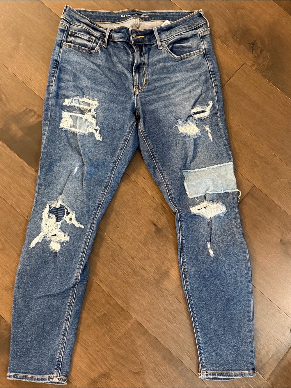 Never worn Old Navy Distressed Dark Blue Skinny Jeans with Patch